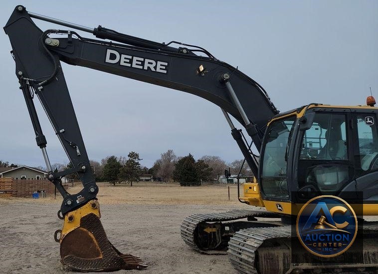 2018 John Deere 210G LC  excavator