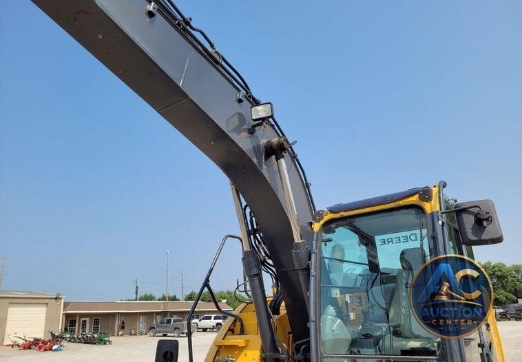 2017 John Deere 135G  excavator