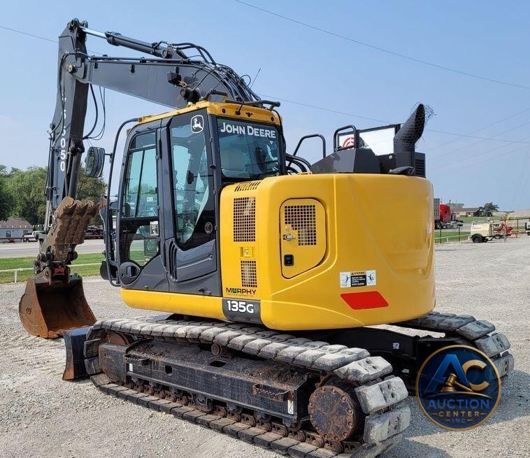 2017 John Deere 135G  excavator