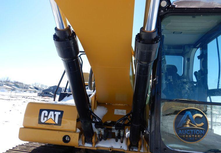 2019 Caterpillar 320  excavator