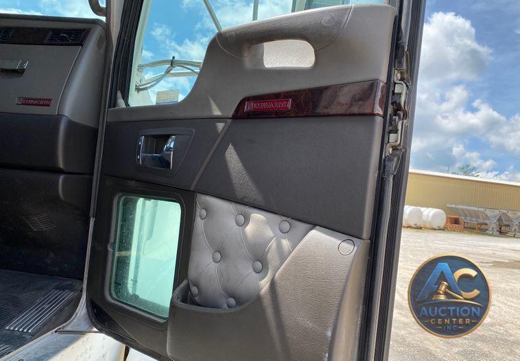 2014 Kenworth T805  dump truck