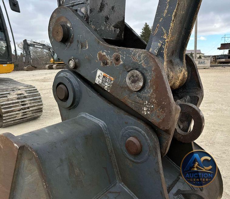 2017 John Deere 245G LC  excavator
