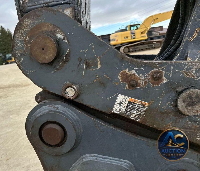 2017 John Deere 245G LC  excavator