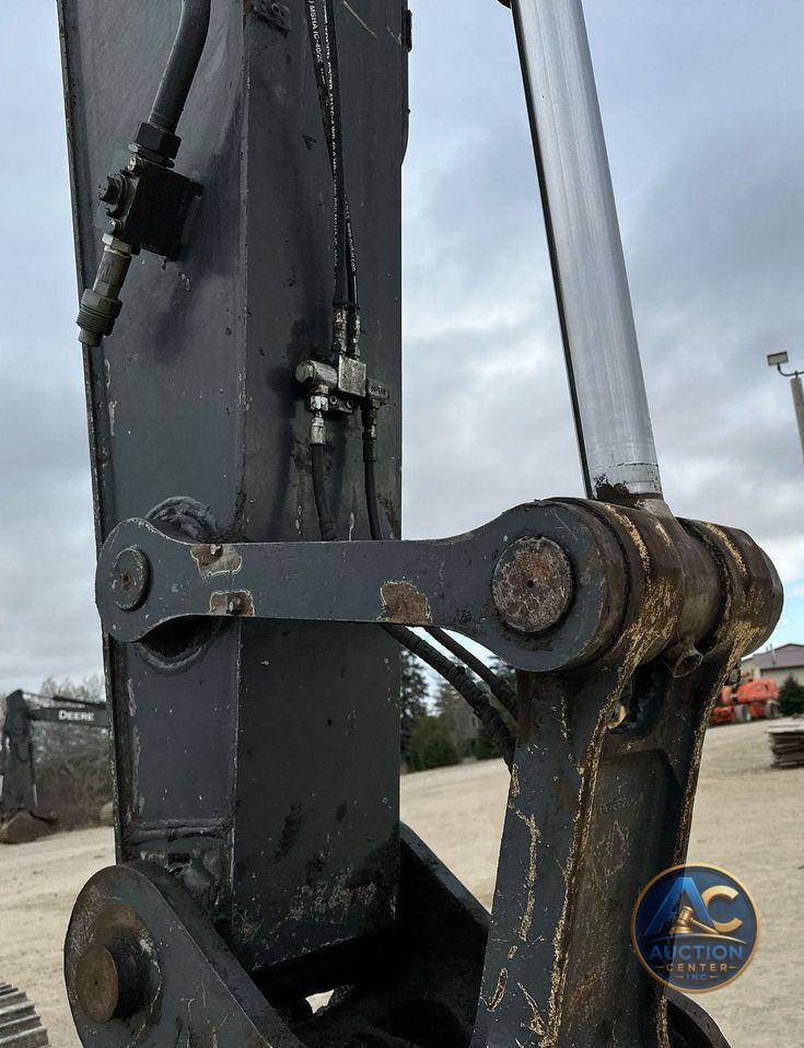 2017 John Deere 245G LC  excavator