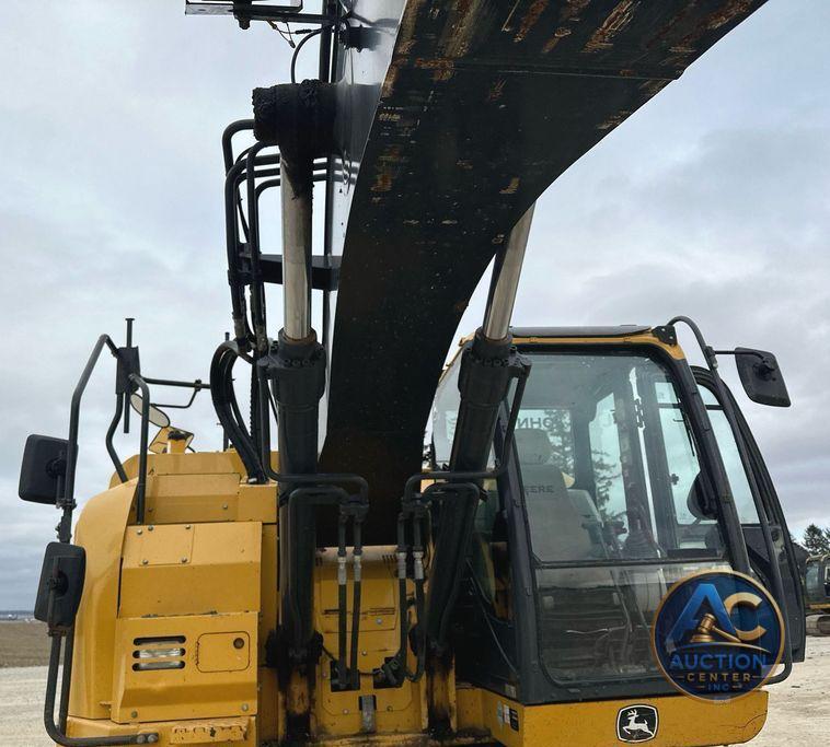 2017 John Deere 245G LC  excavator