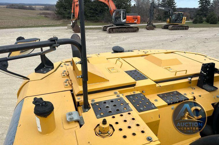 2017 John Deere 245G LC  excavator