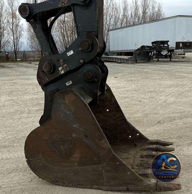 2017 John Deere 245G LC  excavator