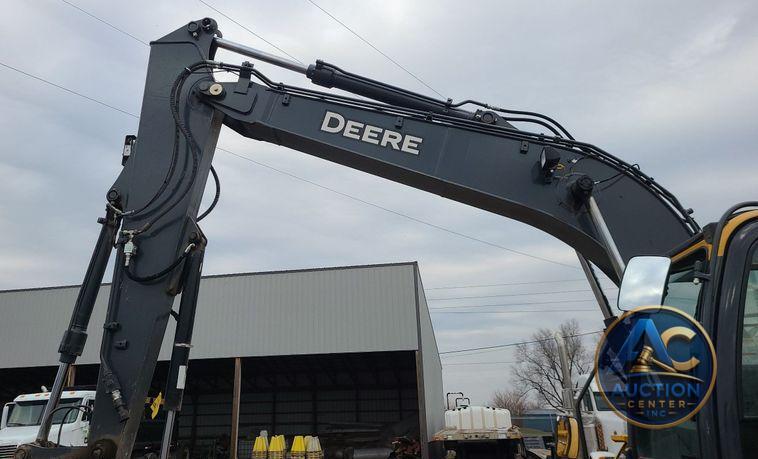 2022 John Deere 135G  excavator