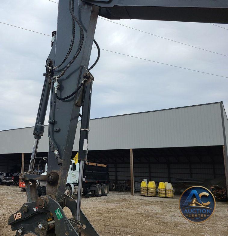 2022 John Deere 135G  excavator