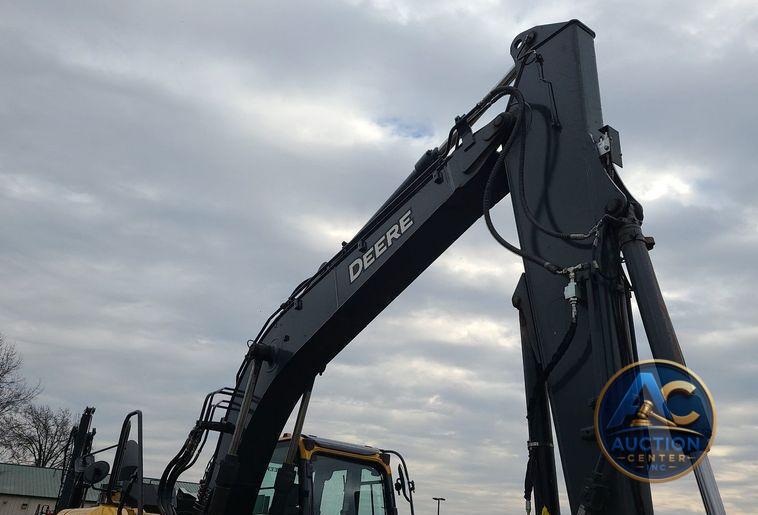2022 John Deere 135G  excavator