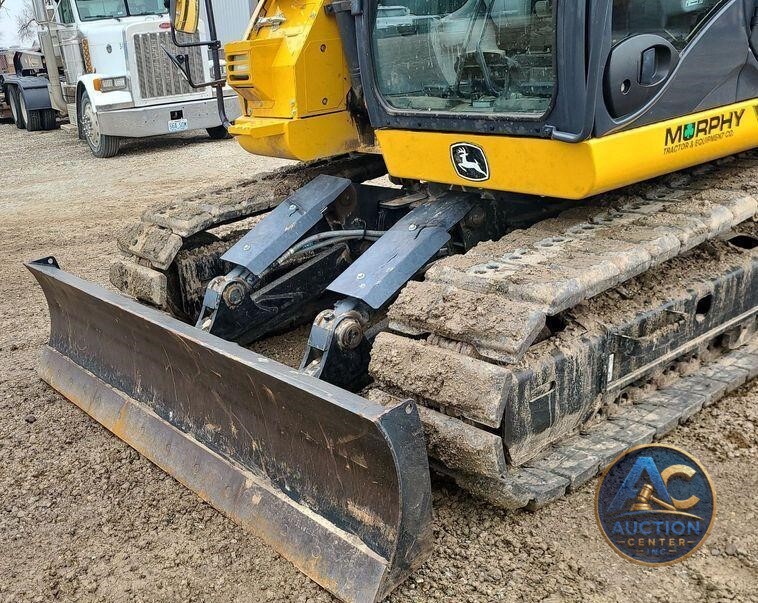 2022 John Deere 135G  excavator