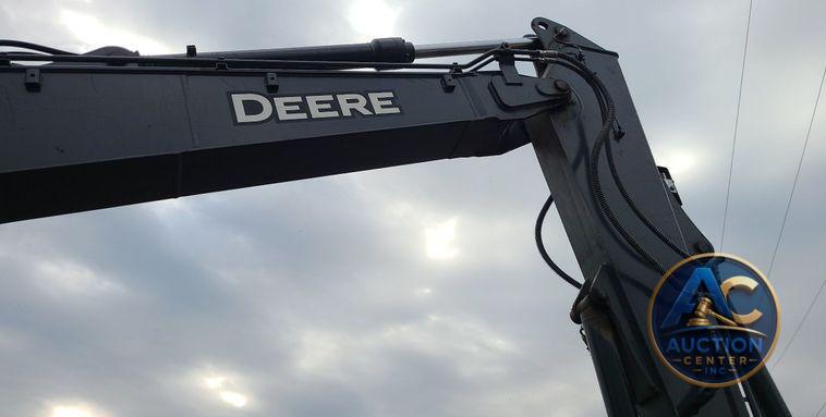2022 John Deere 135G  excavator