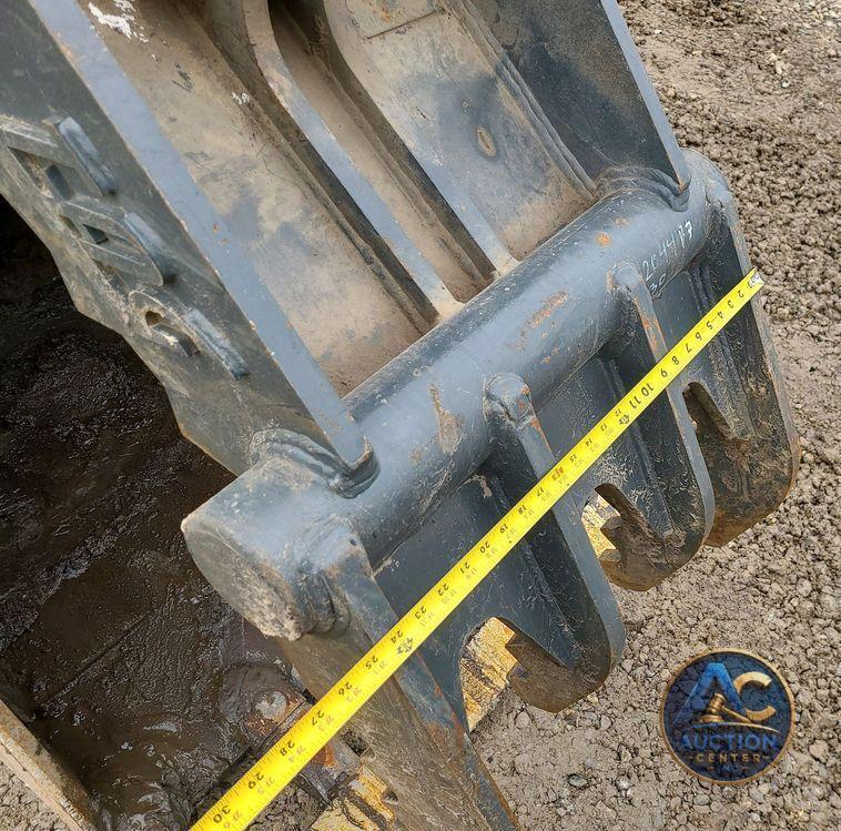 2022 John Deere 135G  excavator