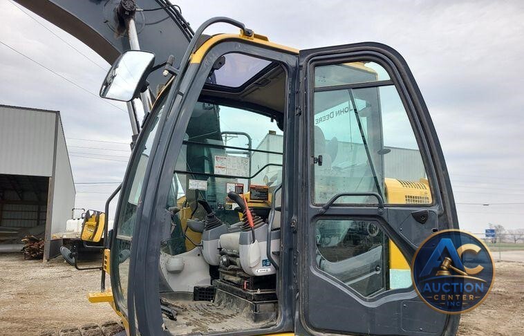2022 John Deere 135G  excavator