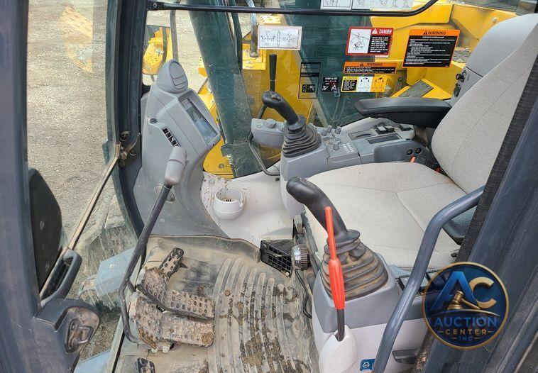 2022 John Deere 135G  excavator