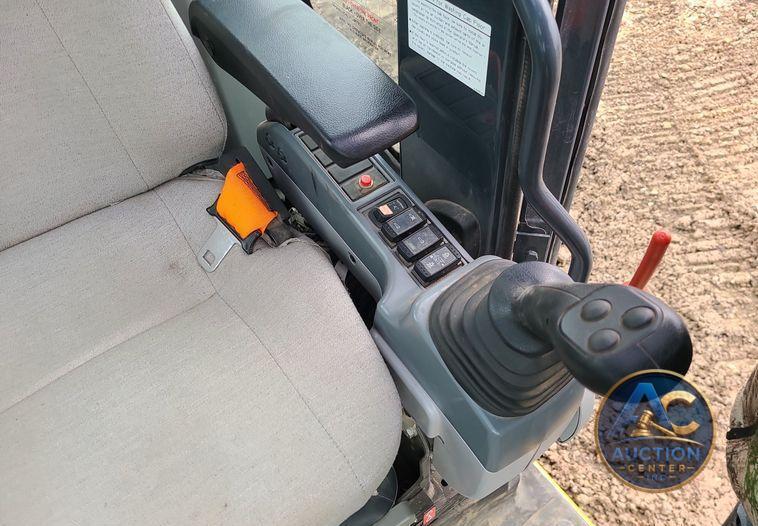 2022 John Deere 135G  excavator