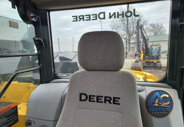 2022 John Deere 135G  excavator