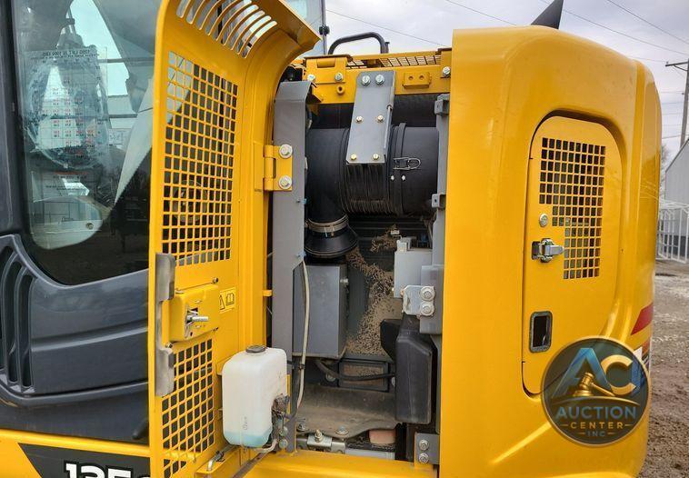 2022 John Deere 135G  excavator