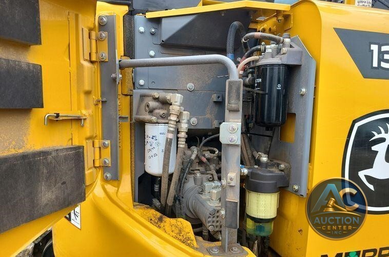 2022 John Deere 135G  excavator