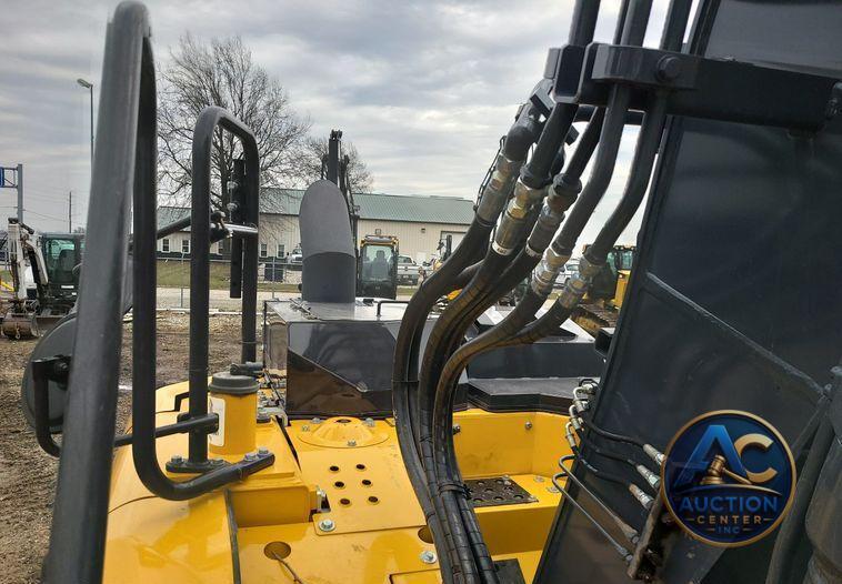 2022 John Deere 135G  excavator