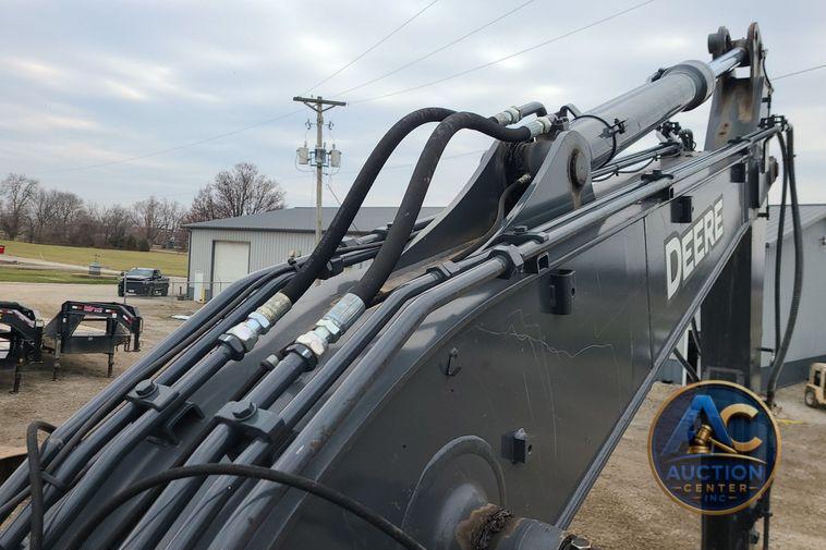 2022 John Deere 135G  excavator