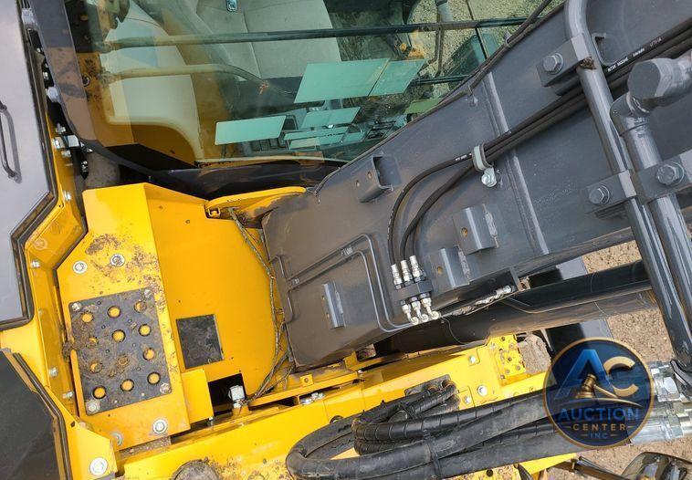 2022 John Deere 135G  excavator