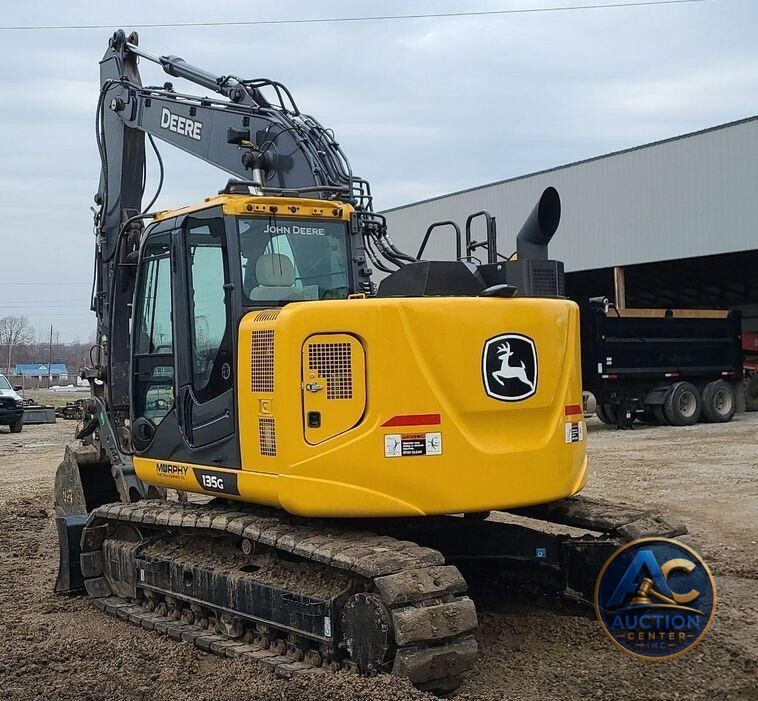 2022 John Deere 135G  excavator