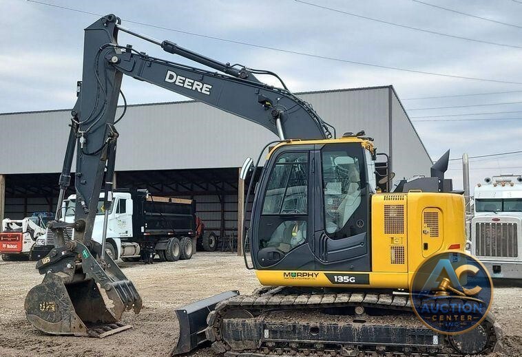 2022 John Deere 135G  excavator