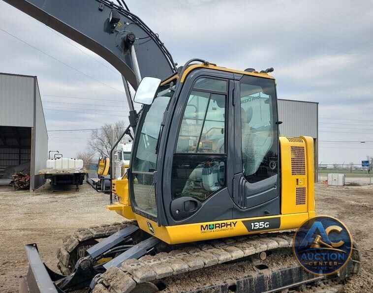 2022 John Deere 135G  excavator