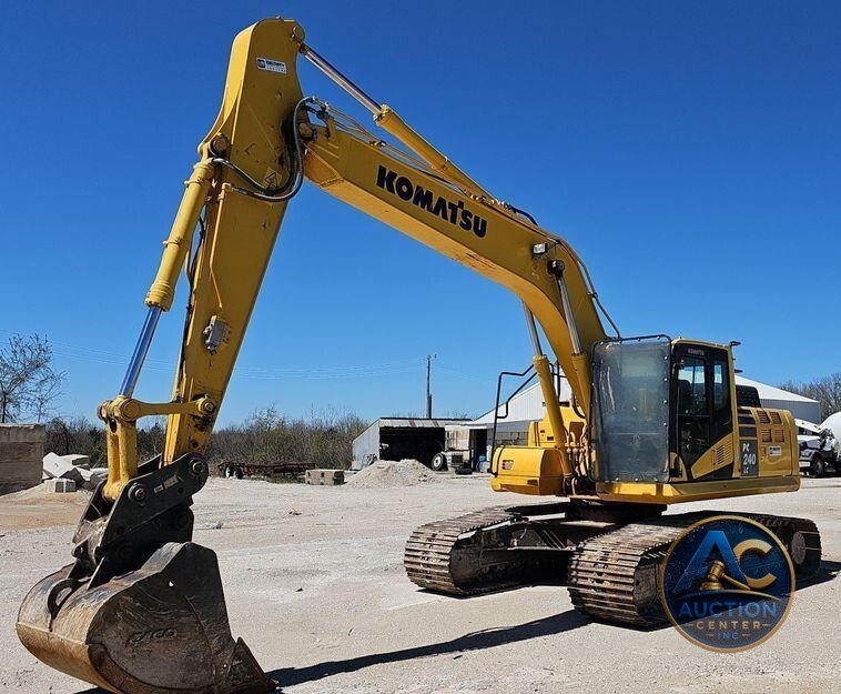 2019 Komatsu  PC240LC-11 excavator