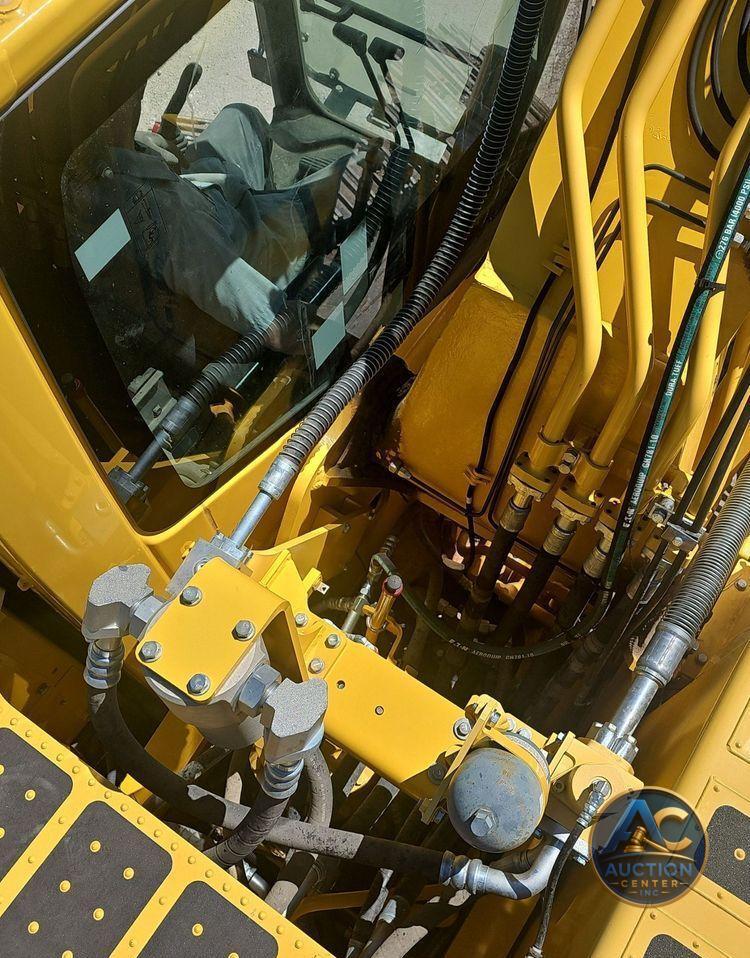 2019 Komatsu  PC240LC-11 excavator