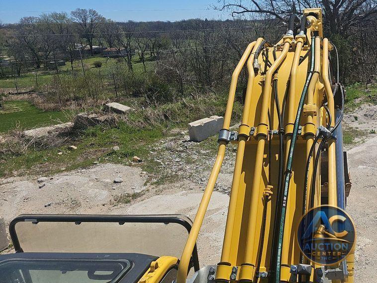 2019 Komatsu  PC240LC-11 excavator