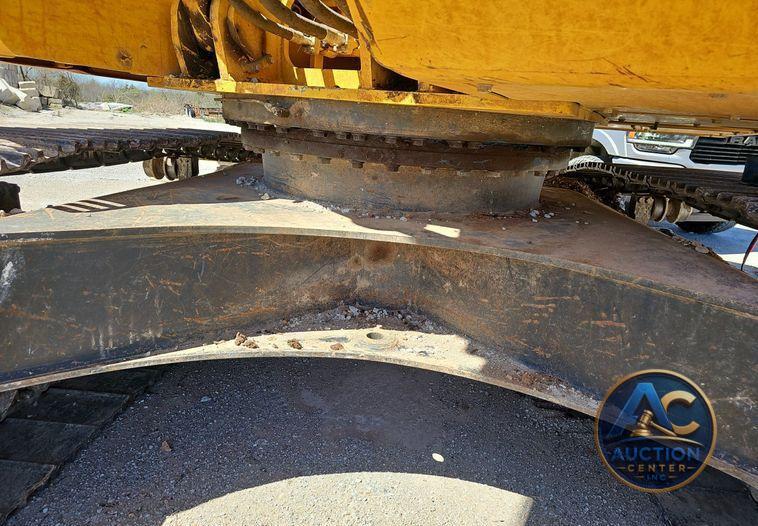 2019 Komatsu  PC240LC-11 excavator