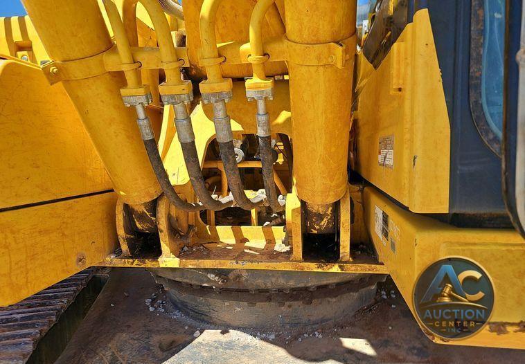 2019 Komatsu  PC240LC-11 excavator