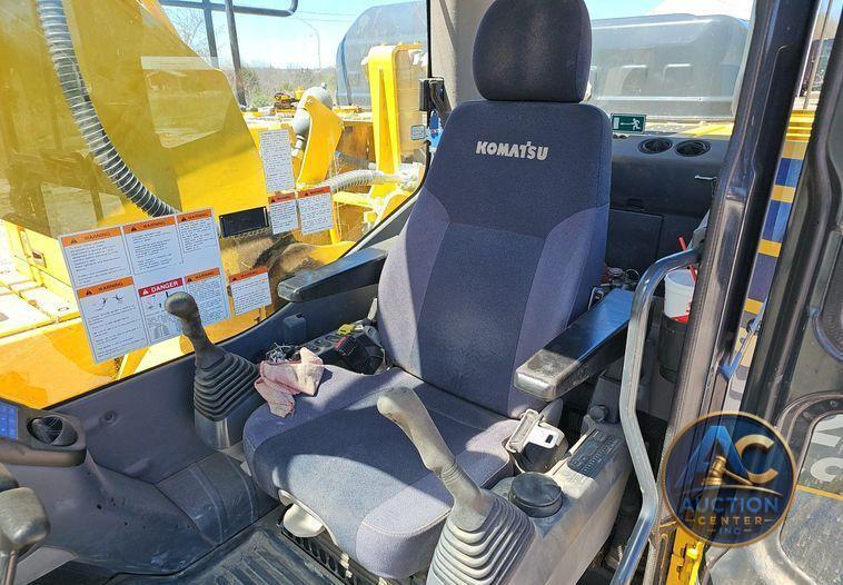 2019 Komatsu  PC240LC-11 excavator