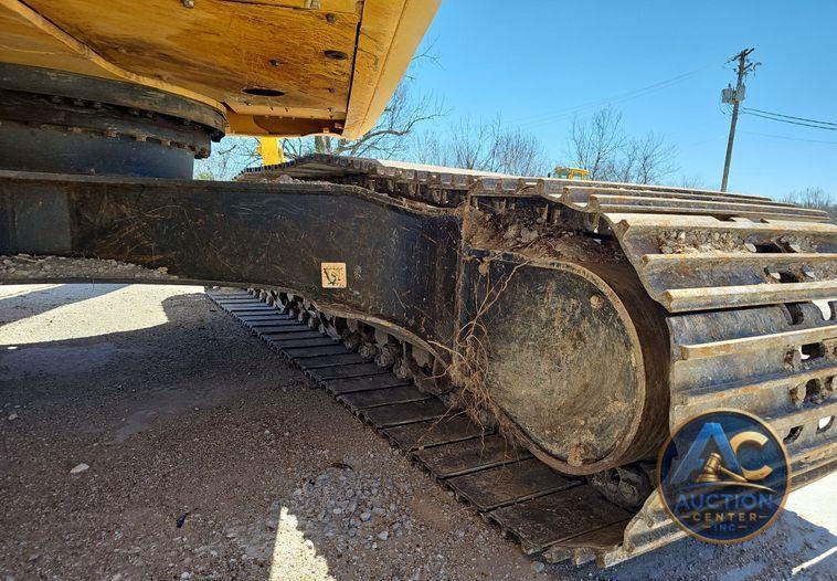 2019 Komatsu  PC240LC-11 excavator
