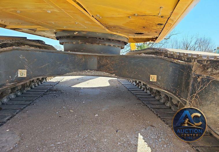 2019 Komatsu  PC240LC-11 excavator