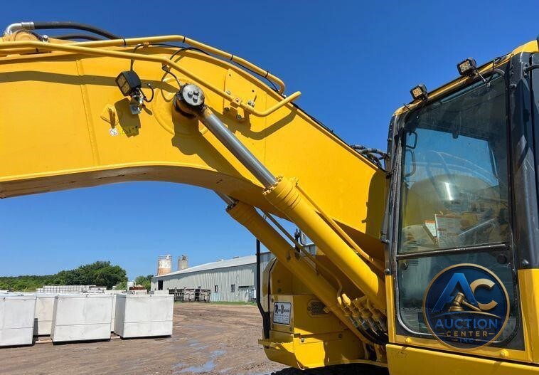 2020 Komatsu PC238USLC-11 excavator
