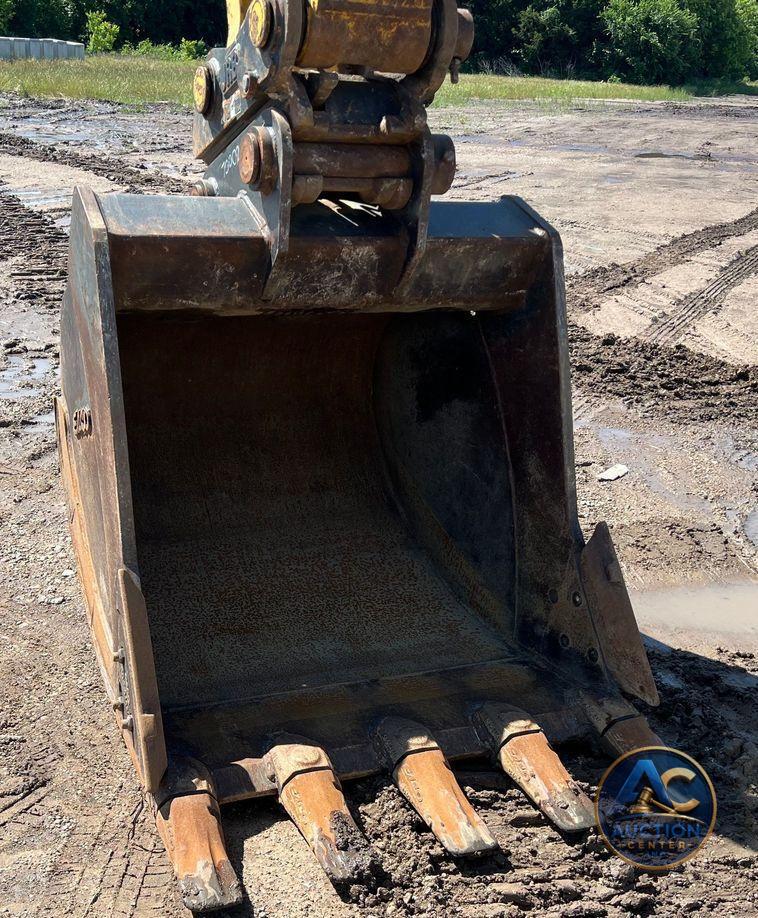 2020 Komatsu PC238USLC-11 excavator