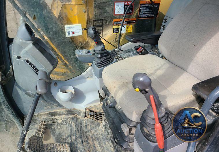 2017 John Deere 245G LC  excavator