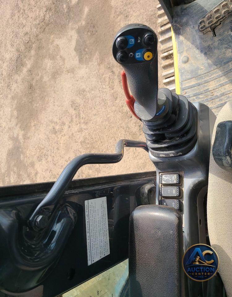 2017 John Deere 245G LC  excavator
