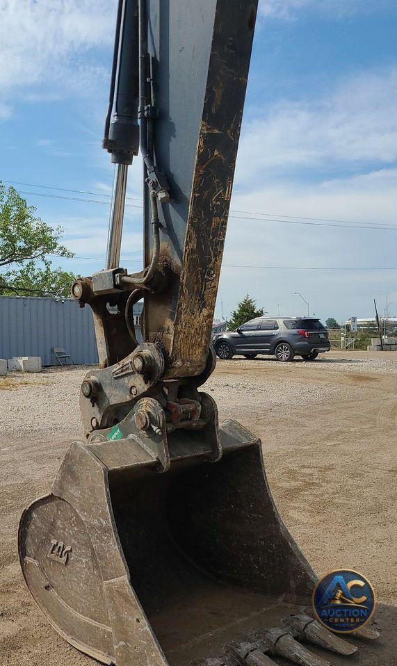 2017 John Deere 245G LC  excavator