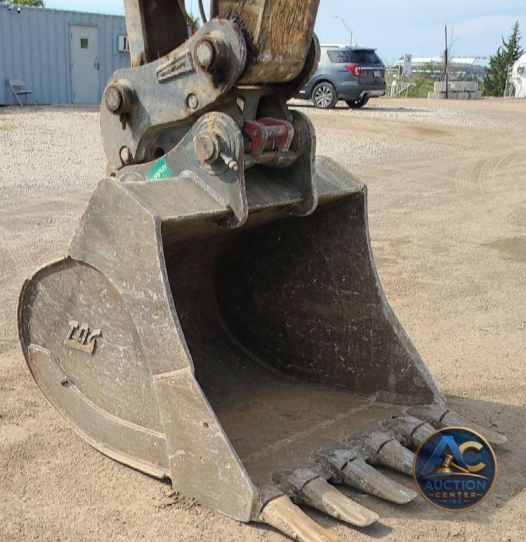 2017 John Deere 245G LC  excavator