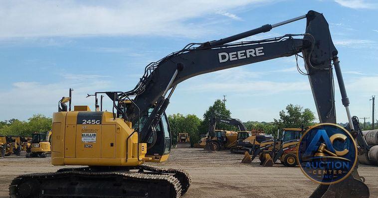 2017 John Deere 245G LC  excavator