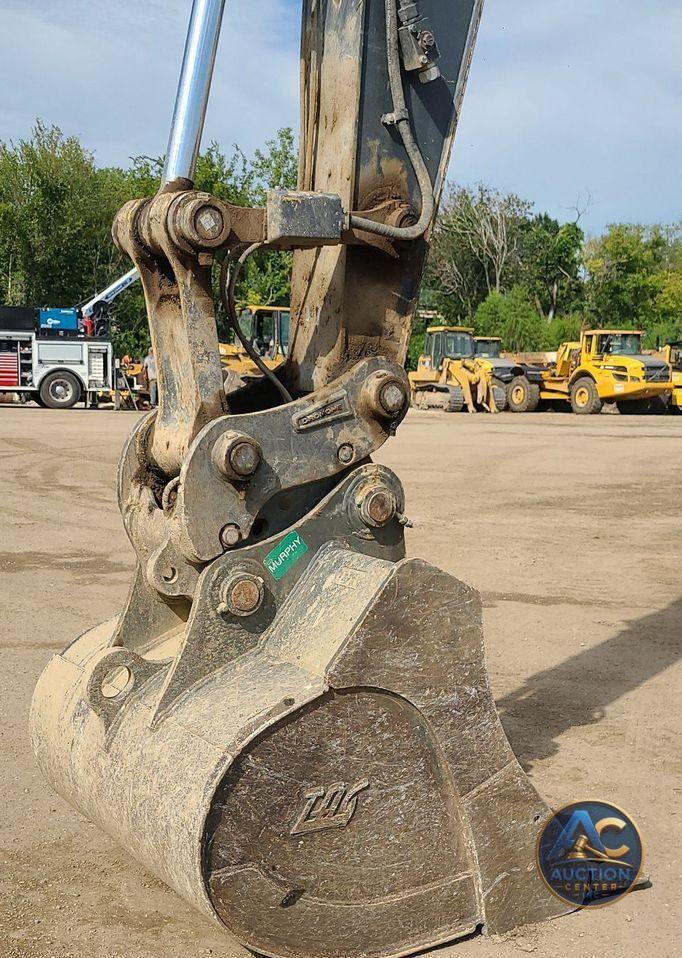 2017 John Deere 245G LC  excavator