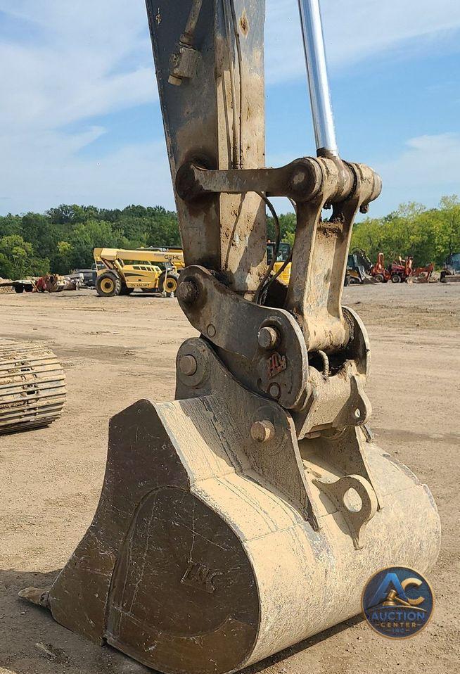 2017 John Deere 245G LC  excavator