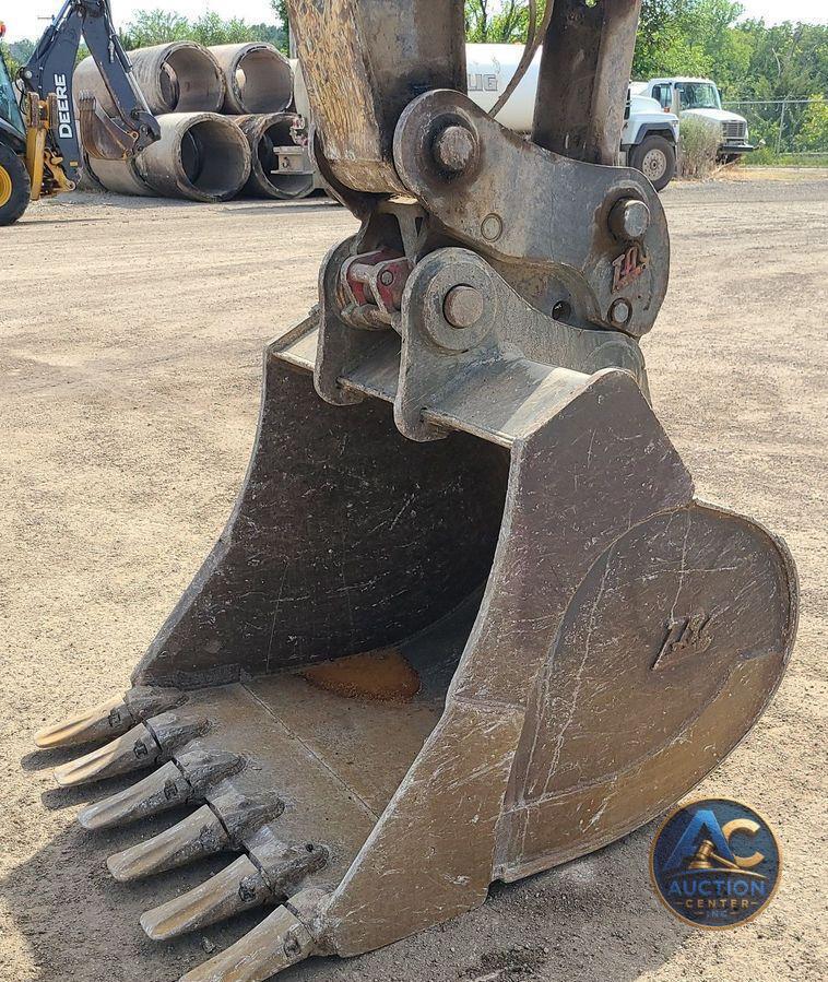 2017 John Deere 245G LC  excavator