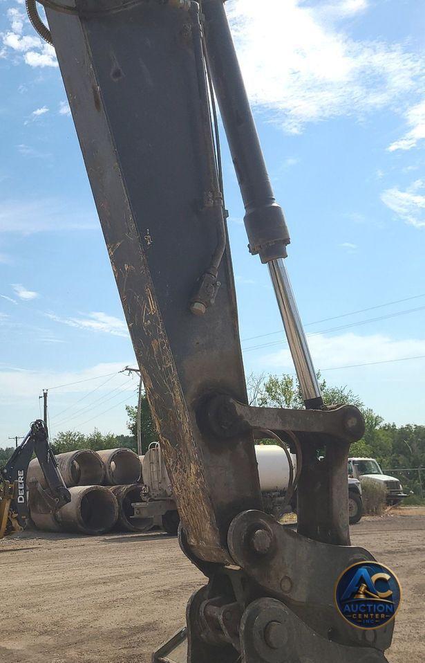 2017 John Deere 245G LC  excavator