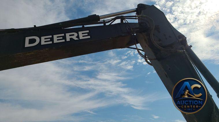 2017 John Deere 245G LC  excavator