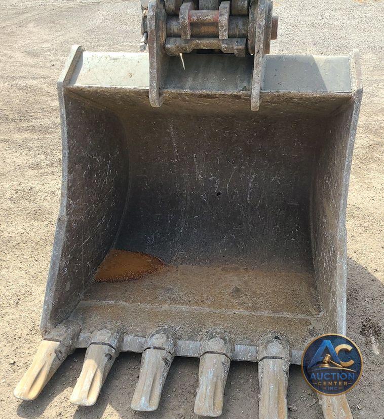 2017 John Deere 245G LC  excavator